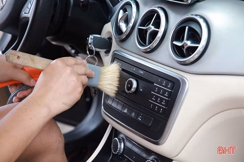 Giá tăng gấp đôi, các tiệm rửa xe ở Hà Tĩnh vẫn “làm không kịp nghỉ”