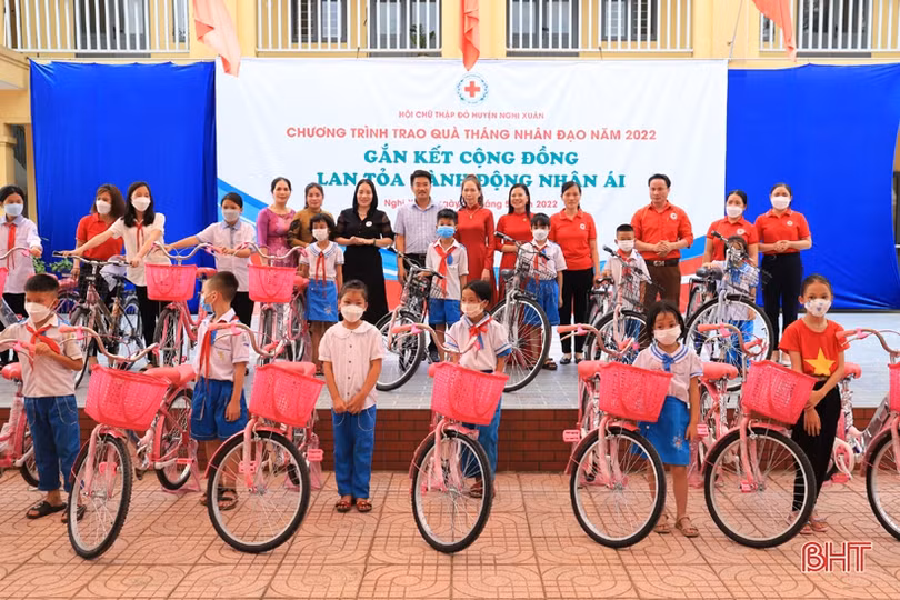 “Xuân yêu thương - Tết chia sẻ” đến với bệnh nhân gặp hoàn cảnh khó khăn ở Hà Tĩnh