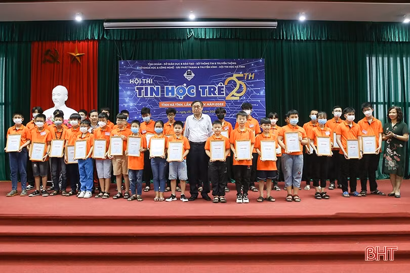 Trao 57 giải thưởng tại Hội thi Tin học trẻ tỉnh Hà Tĩnh năm 2022