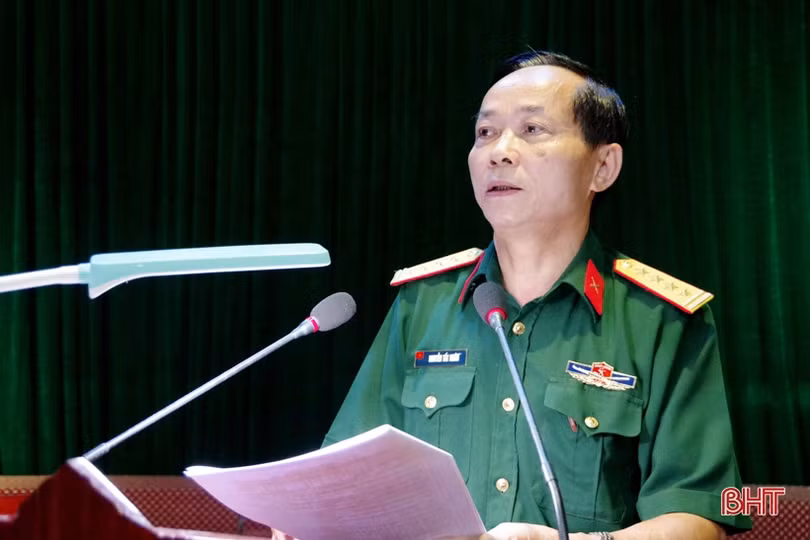 Bộ CHQS tỉnh Hà Tĩnh công bố các quyết định về cán bộ và thăng quân hàm
