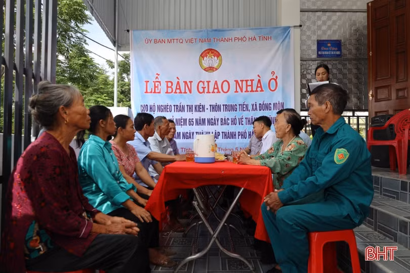 Khởi công và bàn giao nhà ở cho gia đình hoàn cảnh đặc biệt khó khăn 