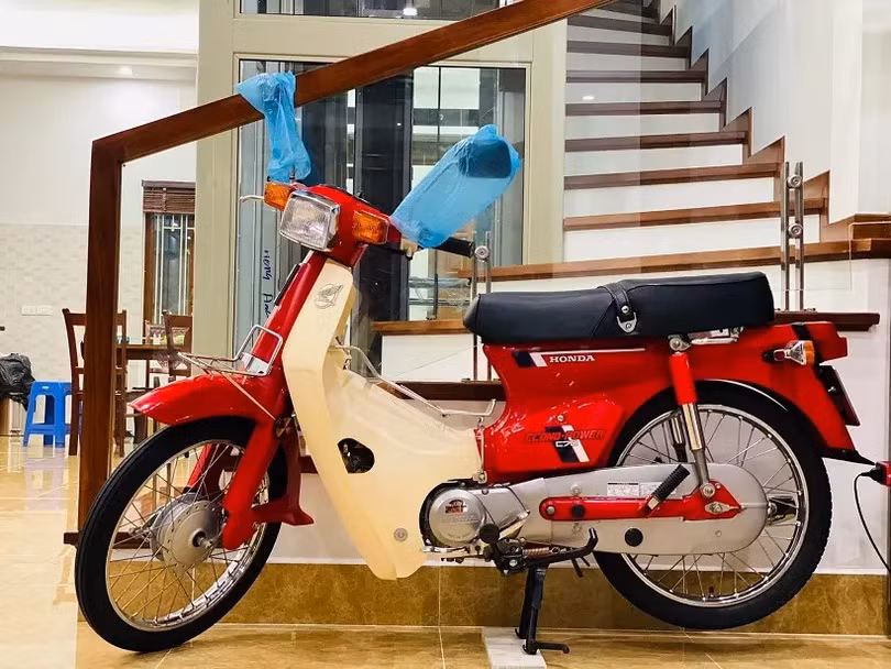 Xe máy Honda DD đời 1998 vẫn có giá 700 triệu đồng