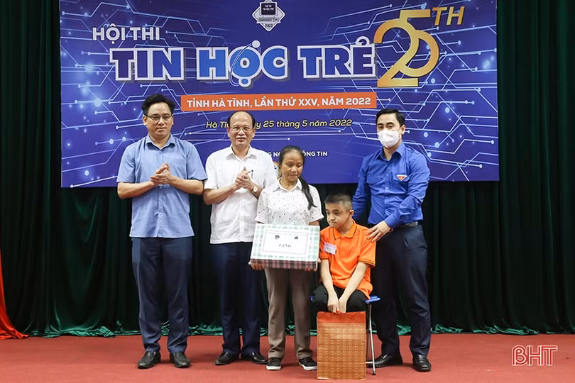 Trao 57 giải thưởng tại Hội thi Tin học trẻ tỉnh Hà Tĩnh năm 2022