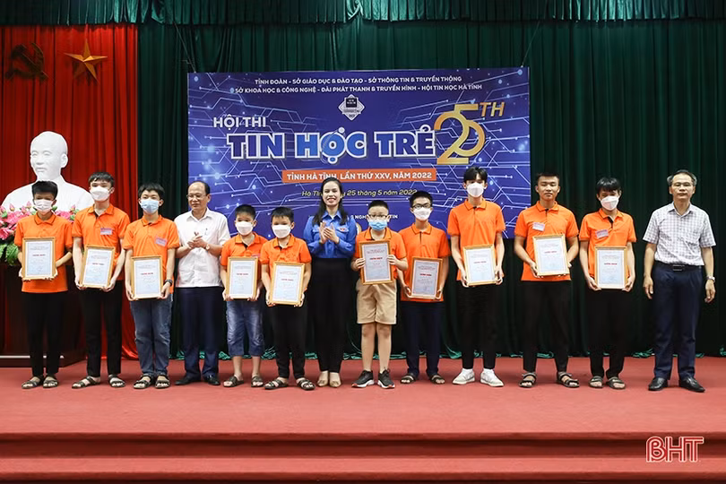 Trao 57 giải thưởng tại Hội thi Tin học trẻ tỉnh Hà Tĩnh năm 2022