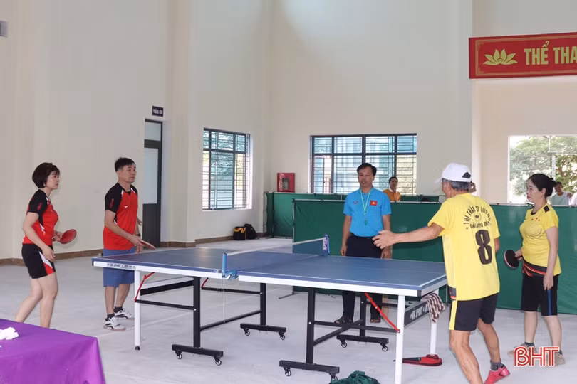 60 VĐV ở Vũ Quang tham gia Giải Bóng bàn chào mừng 65 năm Bác Hồ về thăm Hà Tĩnh 