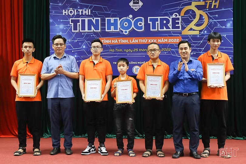 Trao 57 giải thưởng tại Hội thi Tin học trẻ tỉnh Hà Tĩnh năm 2022