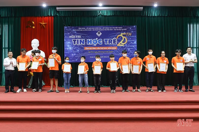 Trao 57 giải thưởng tại Hội thi Tin học trẻ tỉnh Hà Tĩnh năm 2022