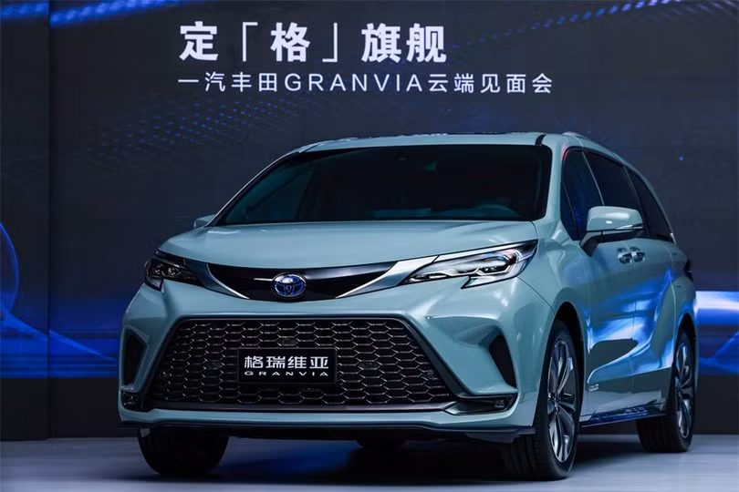 Toyota Granvia 2022 trình làng, cạnh tranh cùng Kia Carnival