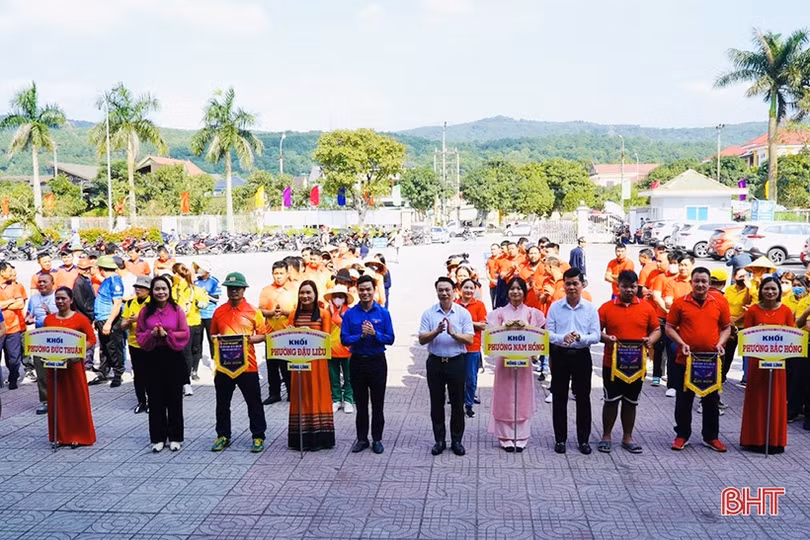Tranh tài kéo co ở thị xã Hồng Lĩnh