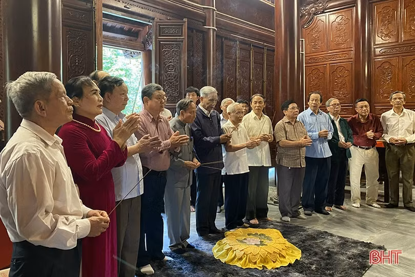 Nghệ nhân Nhân dân Hồng Oanh: Còn mãi dư âm giọng hát như suối nguồn...