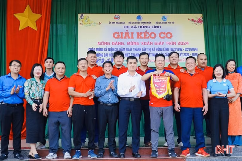 Tranh tài kéo co ở thị xã Hồng Lĩnh
