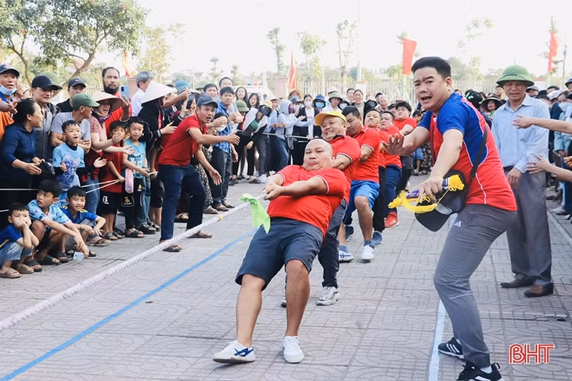 Tranh tài kéo co ở thị xã Hồng Lĩnh