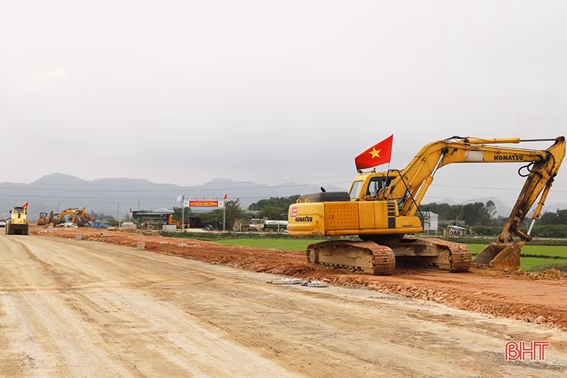 Các đồng chí lãnh đạo UBND tỉnh động viên sản xuất đầu năm
