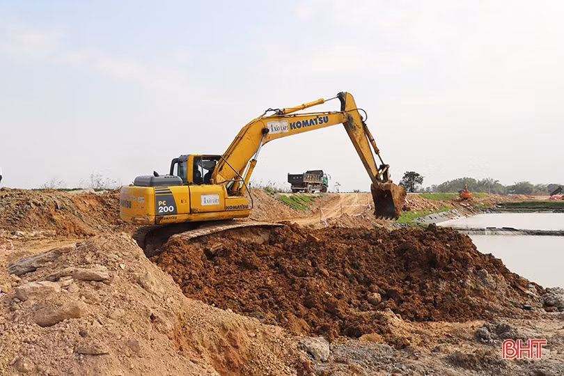 Các đồng chí lãnh đạo UBND tỉnh động viên sản xuất đầu năm