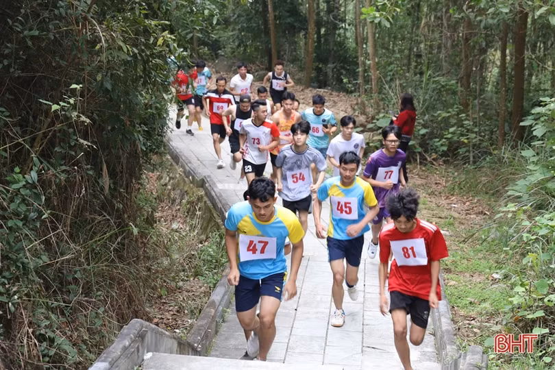 89 VĐV ở Hương Sơn tham gia Giải Việt dã leo núi Minh Tự Sơn