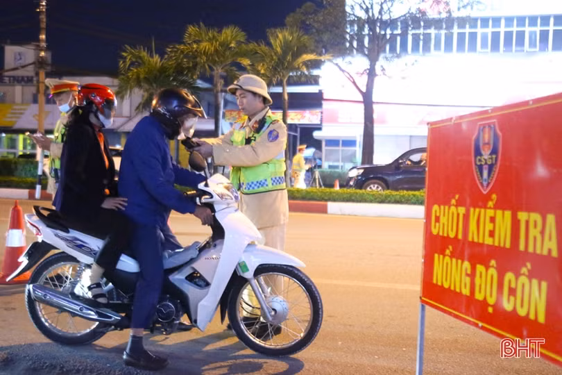 4 ngày tết, CSGT Hà Tĩnh xử phạt 258 tài xế vi phạm nồng độ cồn