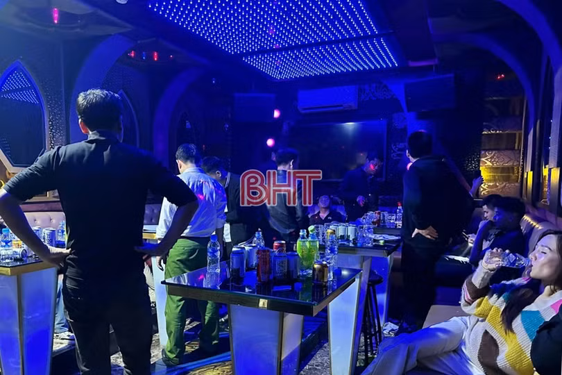 Khởi tố 4 đối tượng tổ chức phê ma túy trong quán karaoke ở Hương Sơn