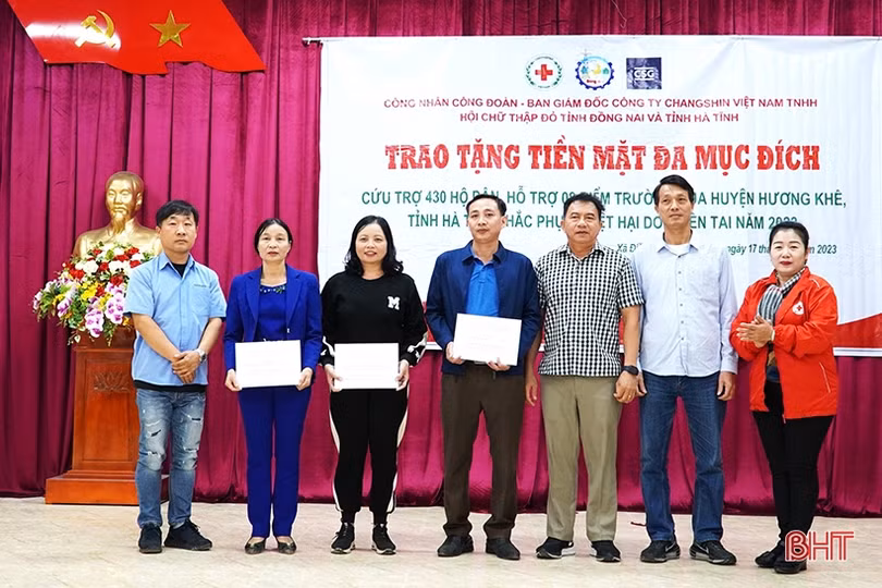 Gần 310 triệu đồng đến với vùng lũ Hương Khê