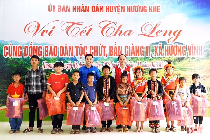 Bà con dân tộc Chứt vui đón tết Cha Leng