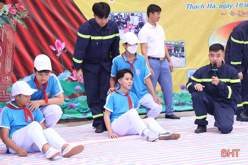Trang bị kỹ năng chữa cháy, thoát hiểm cho học sinh, giáo viên