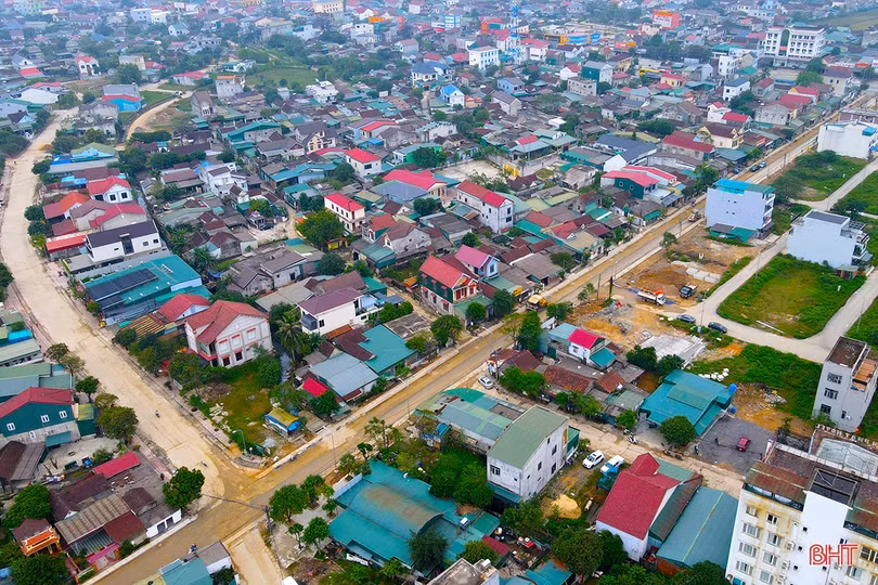 Người dân vui mừng khi đường liên huyện sắp “thay áo mới”