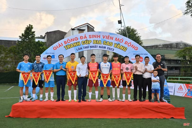 Khởi tranh giải bóng đá sinh viên Hà Tĩnh tại Huế gây quỹ từ thiện