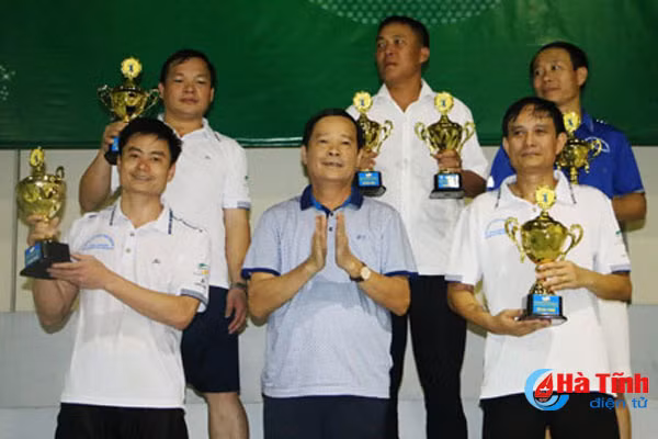 soi noi giai quan vot mung ngay doanh nhan viet nam