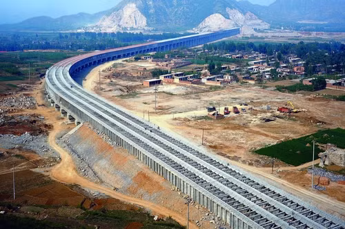 trung quoc chuyen 10 ti met khoi nuoc tu nam ra bac de cuu han