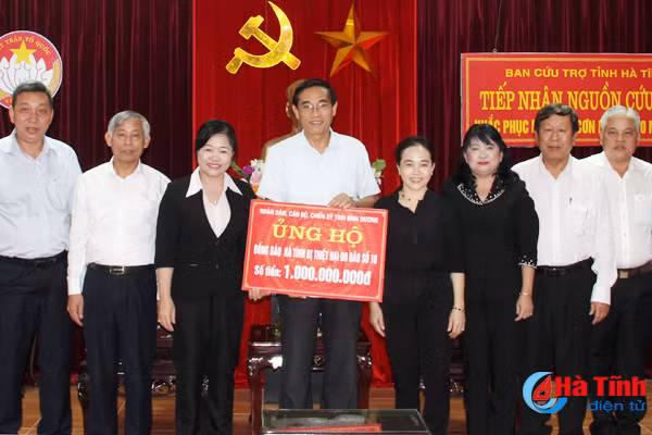 tinh binh duong ho tro ha tinh 1 ty dong khac phuc mua bao