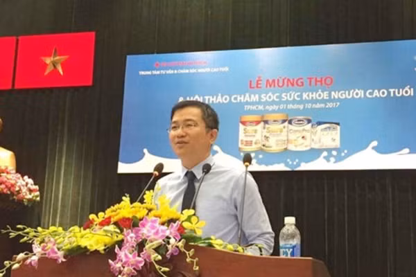 vinamilk dong hanh to chuc le mung tho cho gan 1 000 nguoi cao tuoi