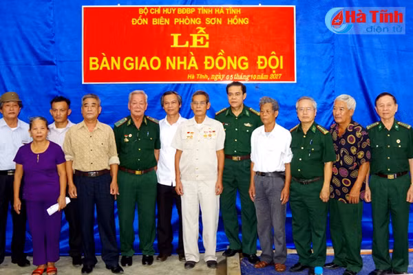 ban giao nha dong doi cho cuu linh bien phong co hoan canh kho khan