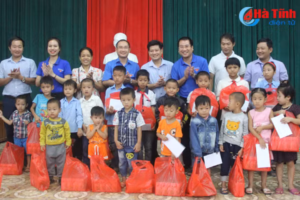 thap sang uoc mo tre em dan toc chut
