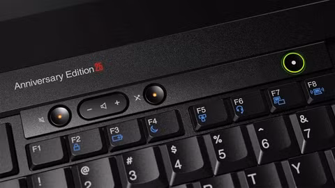 chiem nguong mau laptop thinkpad dac biet ky niem 25 nam
