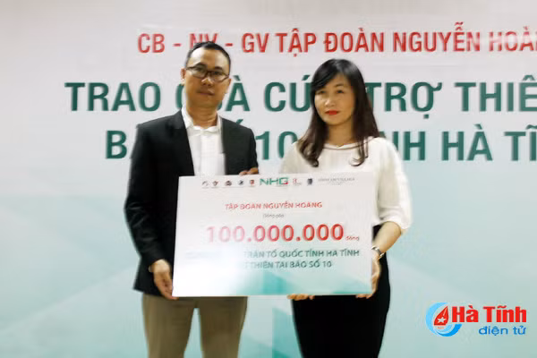 trao 280 trieu ho tro truong hoc can bo giao vien anh huong mua bao
