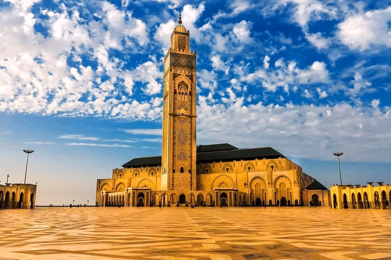 Casablanca, Morroco (tăng 147%): Cuộc sống ở Casablanca là sự pha trộn giữa truyền thống và hiện đại. Bên cạnh các tòa nhà cao tầng, thành phố còn có những công trình mang phong cách kiến trúc cổ. Ảnh: lonelyplanet. 10 diem den dang hut khach du lich tren the gioi