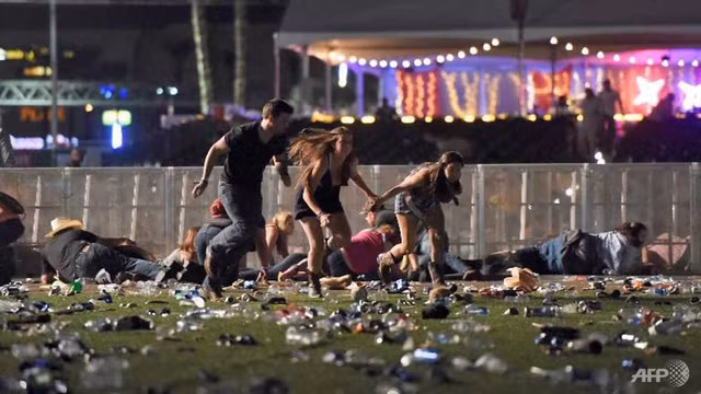 hung thu xa sung las vegas co ca kho vu khi tai nha