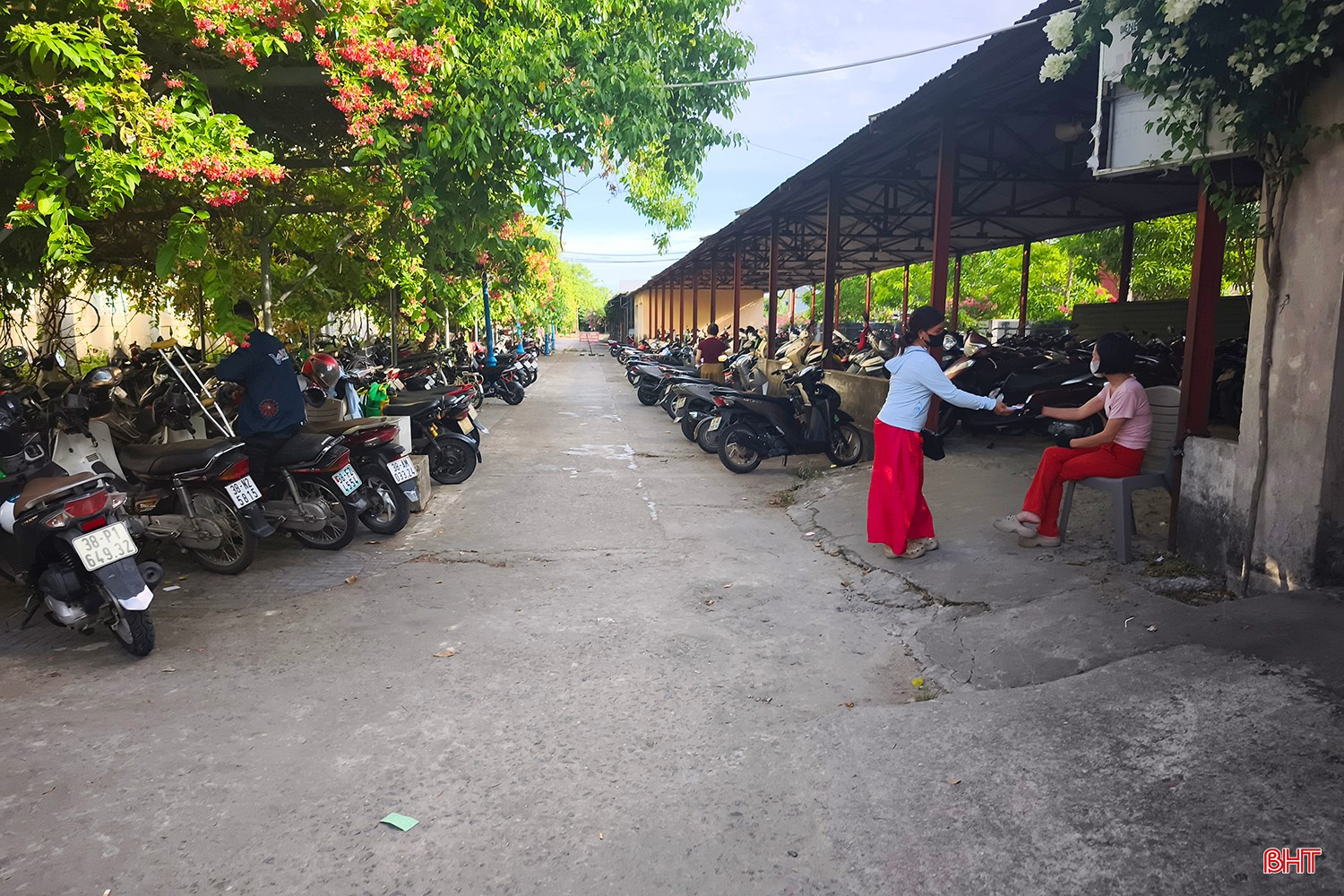 bqbht_br_thu-phi-giu-xe-khong-dung-tien-mat-2.jpg