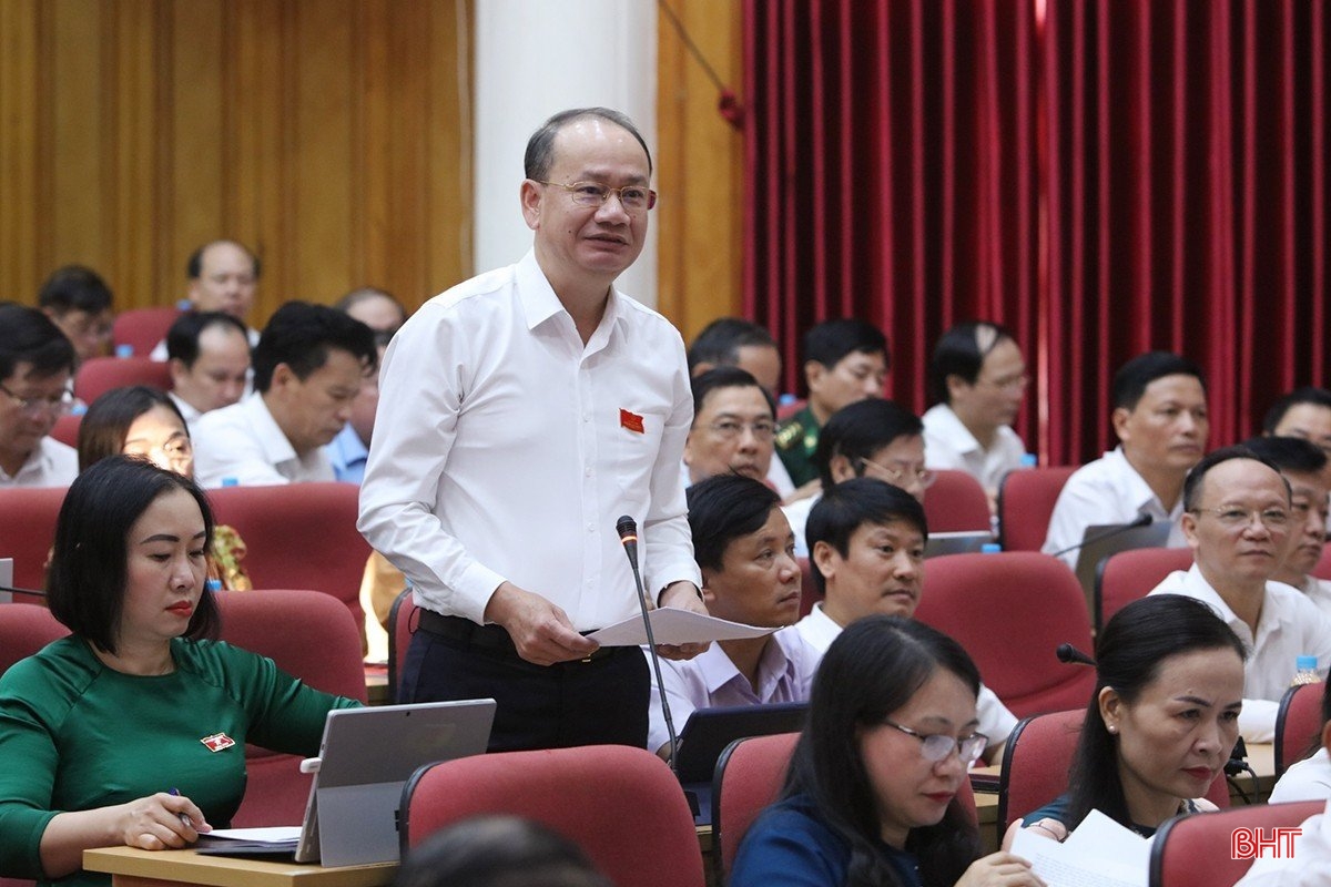 Đại biểu HĐND tỉnh chất vấn tư lệnh các ngành nội vụ, y tế, tài nguyên và môi trường