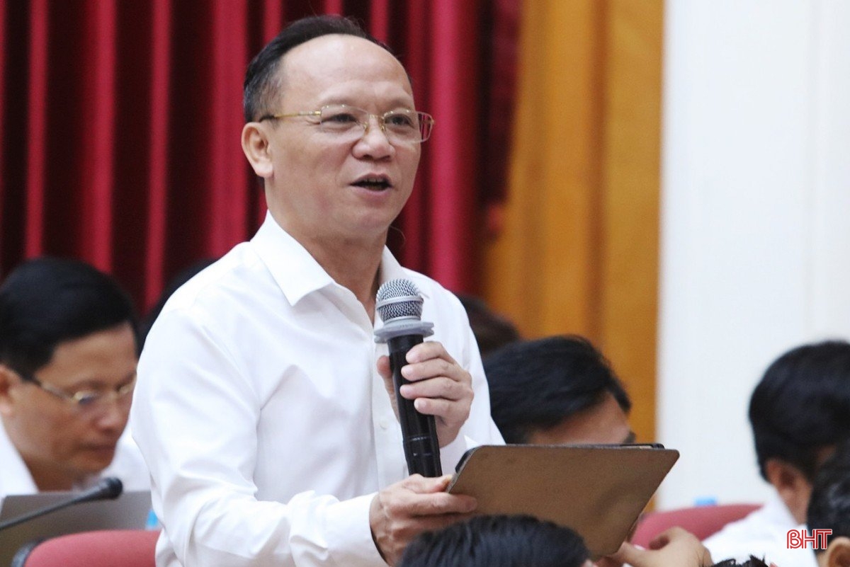 Đại biểu HĐND tỉnh chất vấn tư lệnh các ngành nội vụ, y tế, tài nguyên và môi trường
