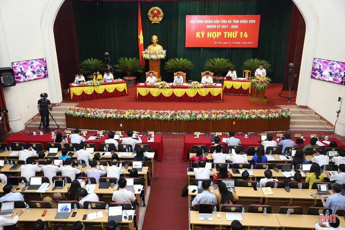 Đại biểu HĐND tỉnh chất vấn tư lệnh các ngành nội vụ, y tế, tài nguyên và môi trường
