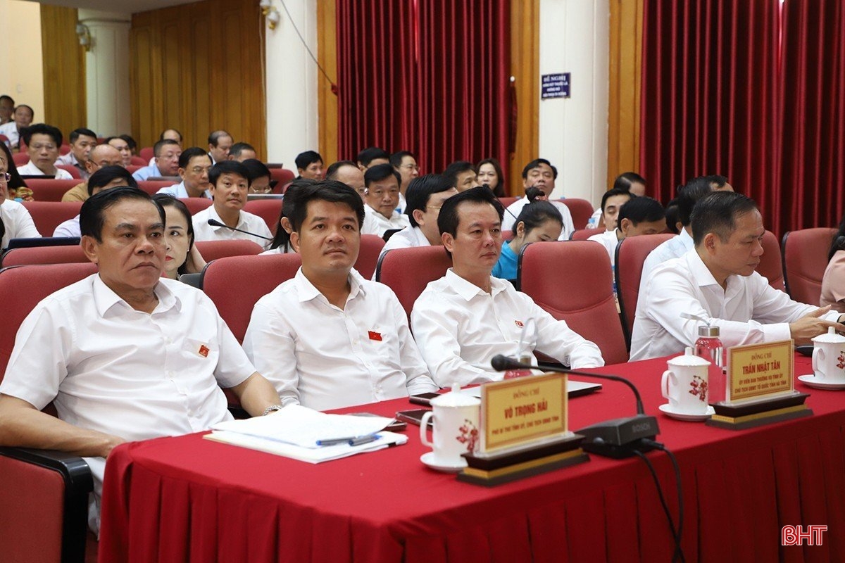 Đại biểu HĐND tỉnh chất vấn tư lệnh các ngành nội vụ, y tế, tài nguyên và môi trường