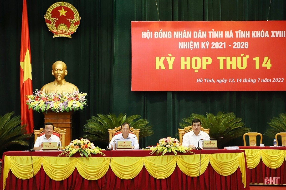 Đại biểu HĐND tỉnh chất vấn tư lệnh các ngành nội vụ, y tế, tài nguyên và môi trường