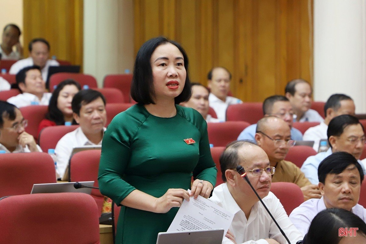Đại biểu HĐND tỉnh chất vấn tư lệnh các ngành nội vụ, y tế, tài nguyên và môi trường