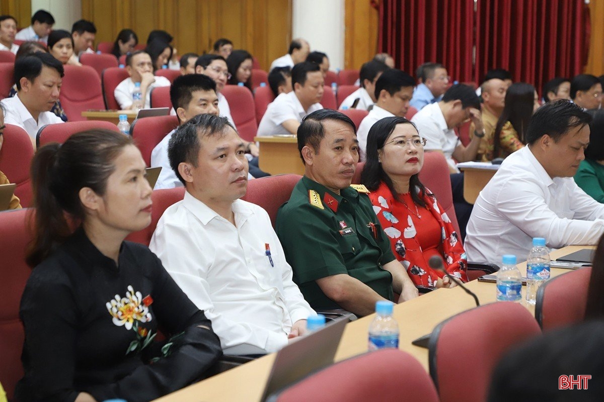Đại biểu HĐND tỉnh chất vấn tư lệnh các ngành nội vụ, y tế, tài nguyên và môi trường