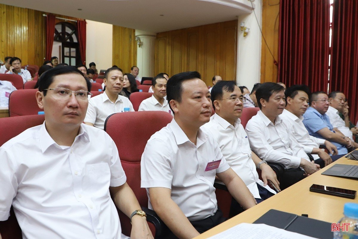 Đại biểu HĐND tỉnh chất vấn tư lệnh các ngành nội vụ, y tế, tài nguyên và môi trường