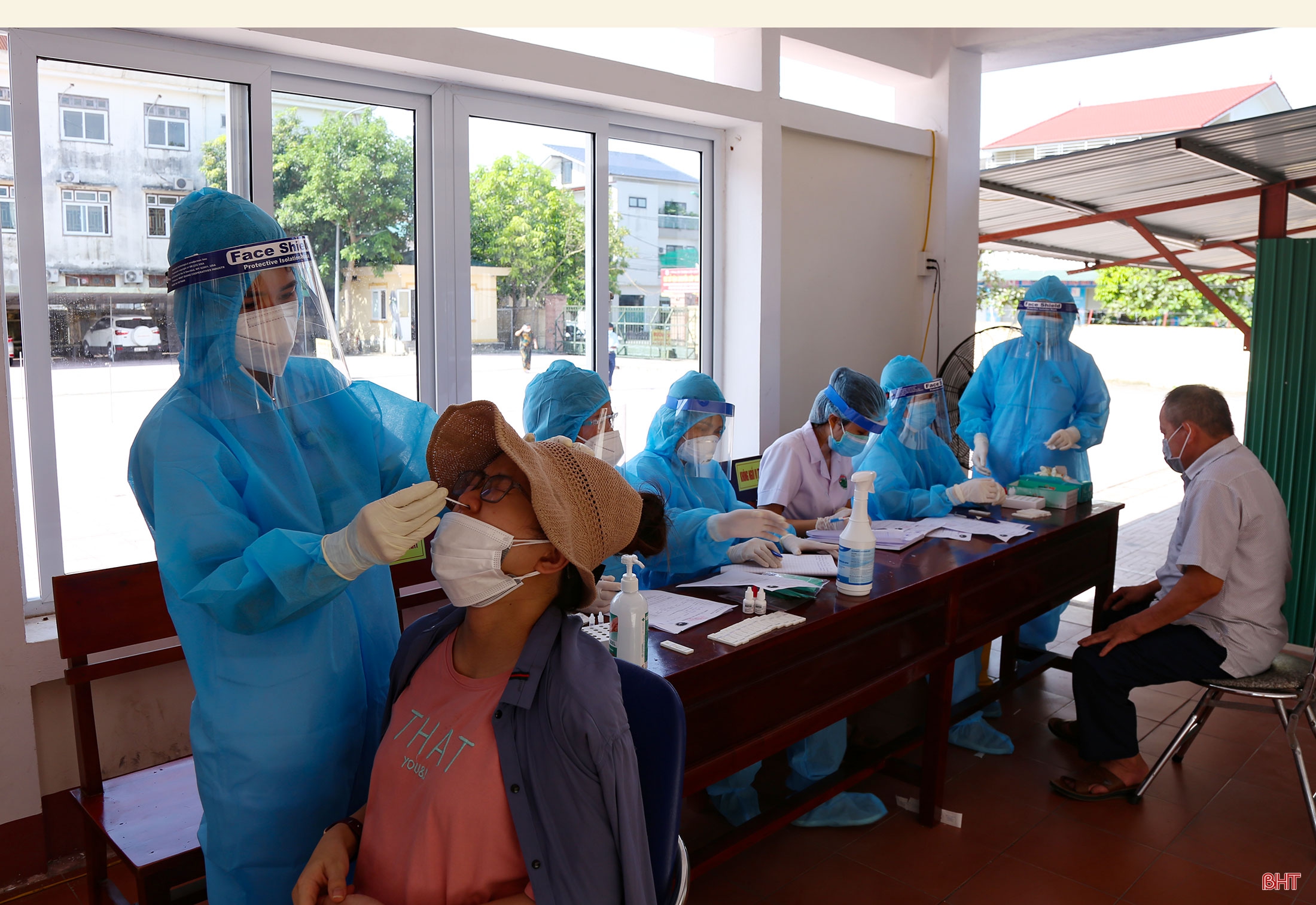 Đưa nghị quyết đại hội Đảng các cấp vào cuộc sống - “Quả ngọt” trong năm đầu gian khó (bài 2): Toàn Đảng, toàn dân đoàn kết phòng, chống dịch COVID-19