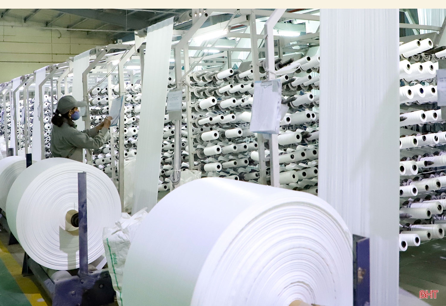 Đưa nghị quyết đại hội Đảng các cấp vào cuộc sống - “Quả ngọt” trong năm đầu gian khó (bài 2): Toàn Đảng, toàn dân đoàn kết phòng, chống dịch COVID-19
