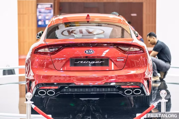 Kia Stinger GT có giá từ hơn 751 triệu đồng được trang bị những gì?