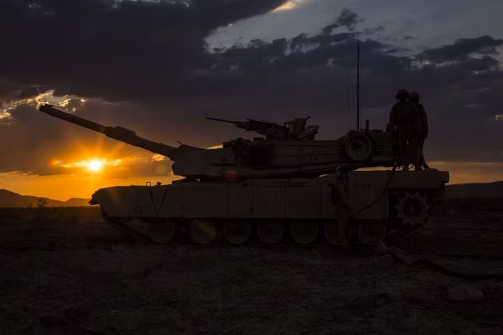 Uy lực chiến tăng M1A1 Abrams trong huấn luyện chiến đấu