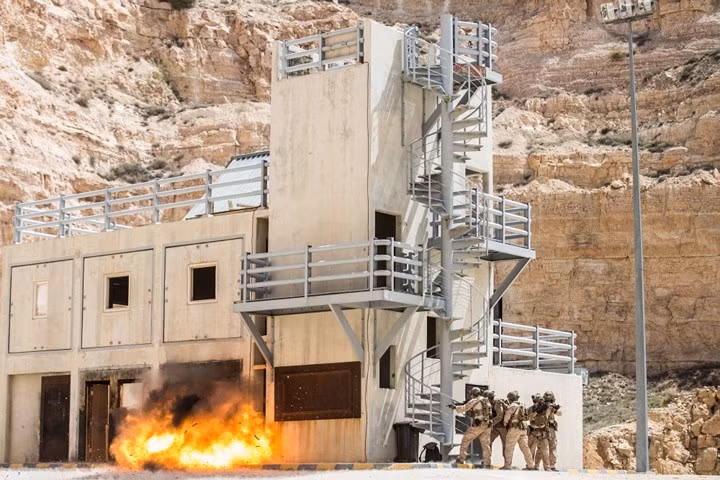 Cận cảnh kỹ năng vượt chướng ngại vật của thủy quân lục chiến Mỹ